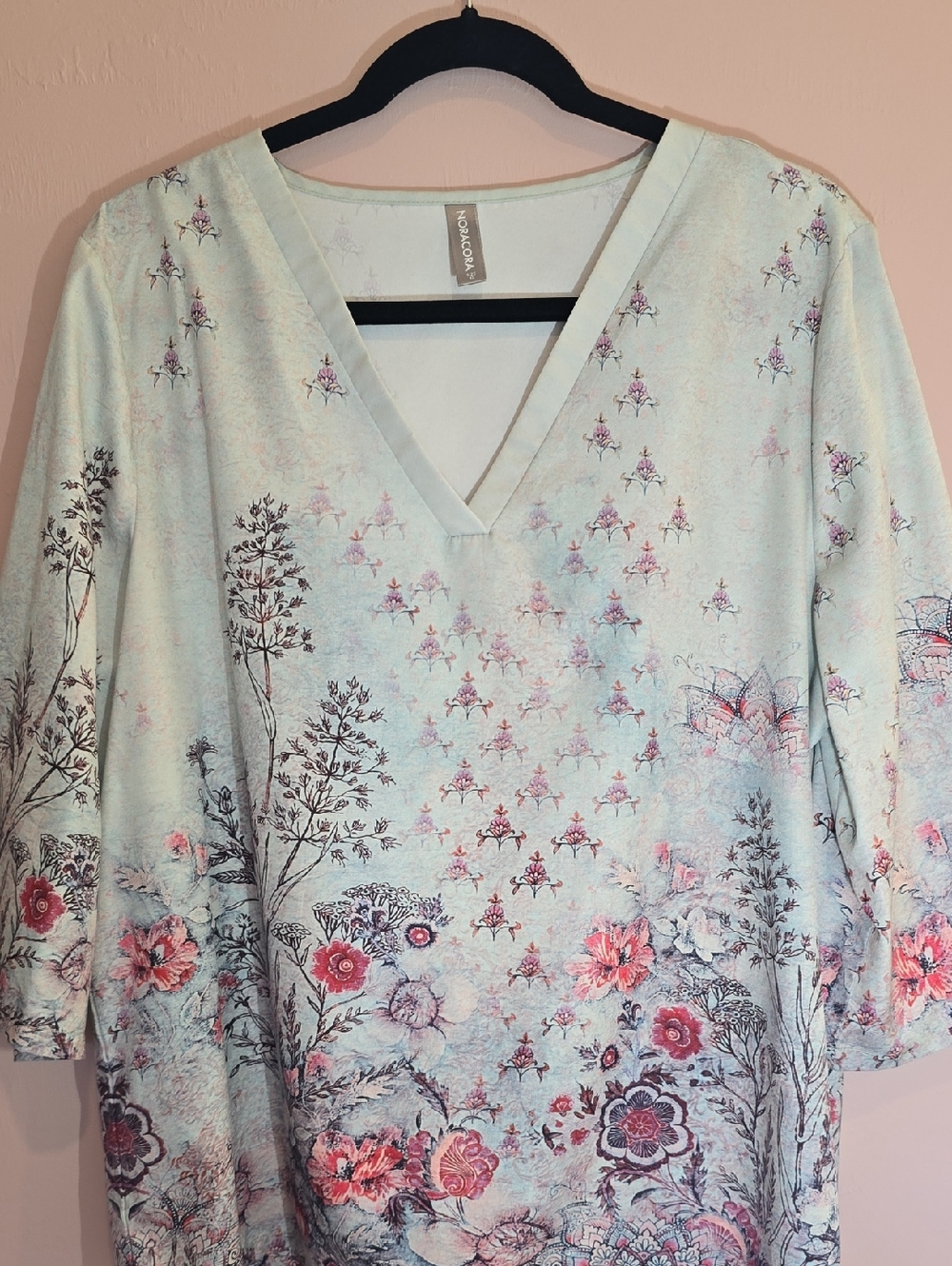 Vigoss Mint Floral V-Neck Tunic with Pink and Maroon Accents